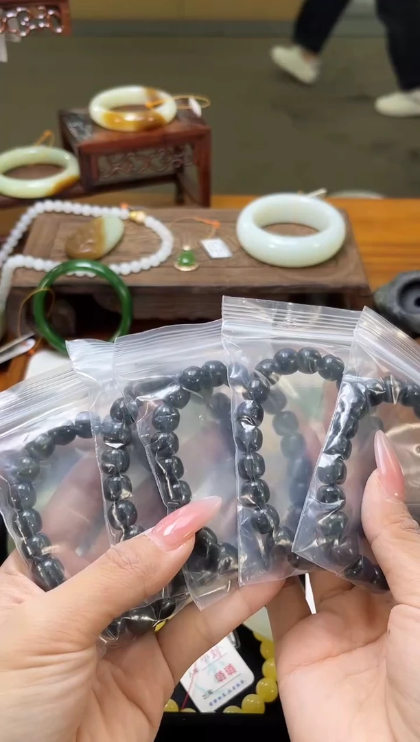 未镶嵌手串和田玉毛毛矿 老型 多样性发一 有瑕疵