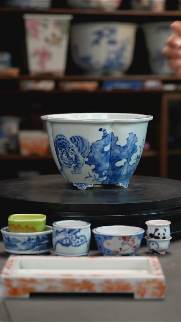 釉下青花手绘盆釉下青花手绘盆