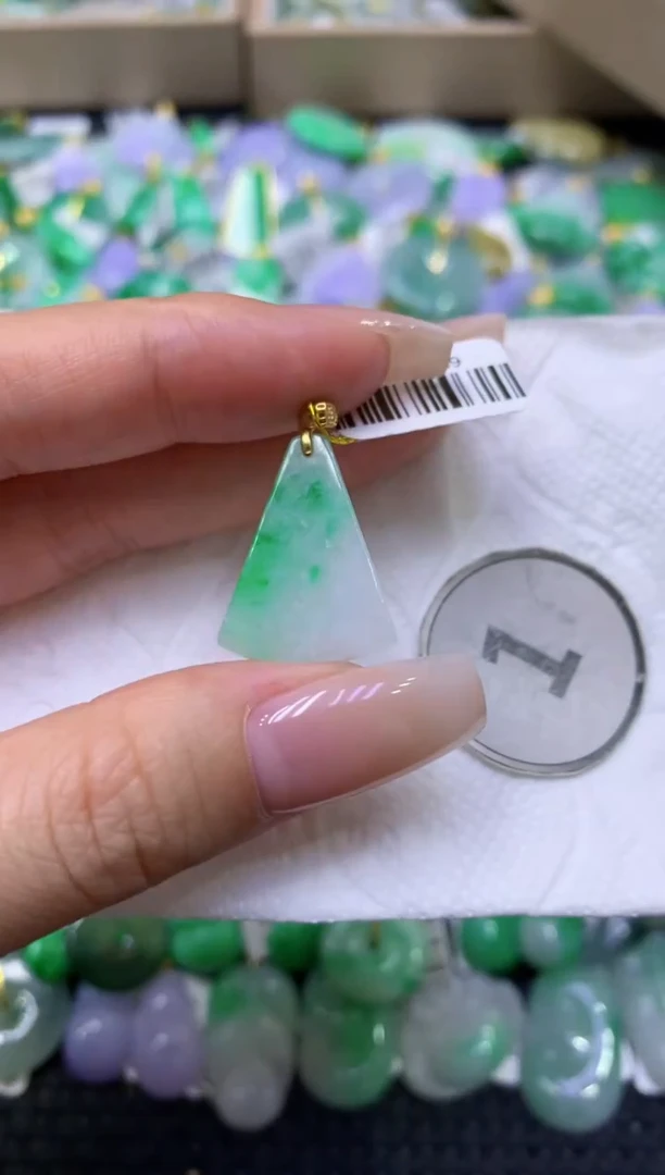 颈饰未镶嵌翡翠天然缅甸翡翠A货