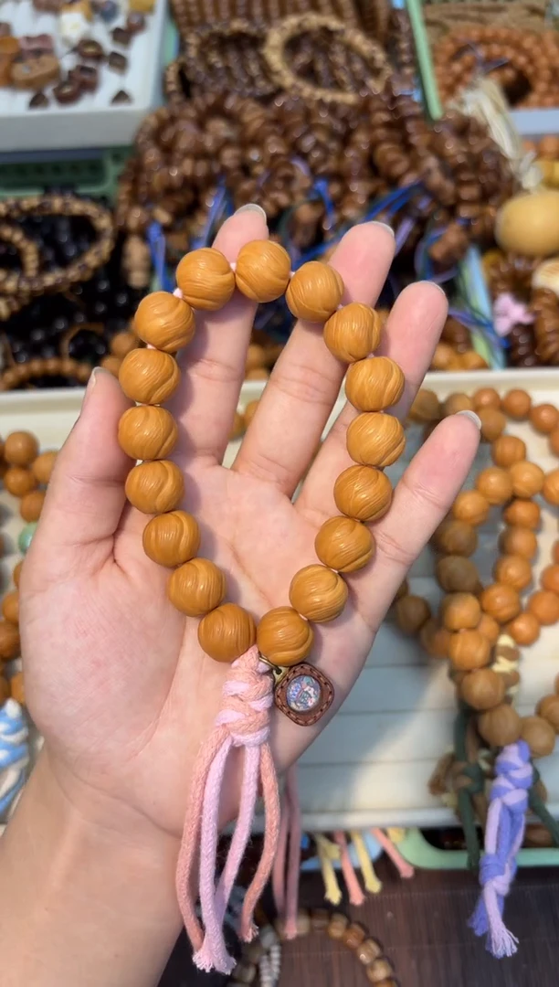 吊坠白玉菩提猴头卷卷酥手持