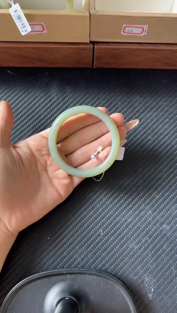 未镶嵌手镯和田玉且末近矿微色差56JSm