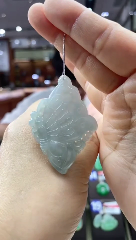 颈饰未镶嵌翡翠蝴蝶