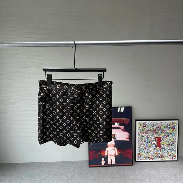 全新未使用 LOUIS VUITTON PARIS 满印短裤 黑棕