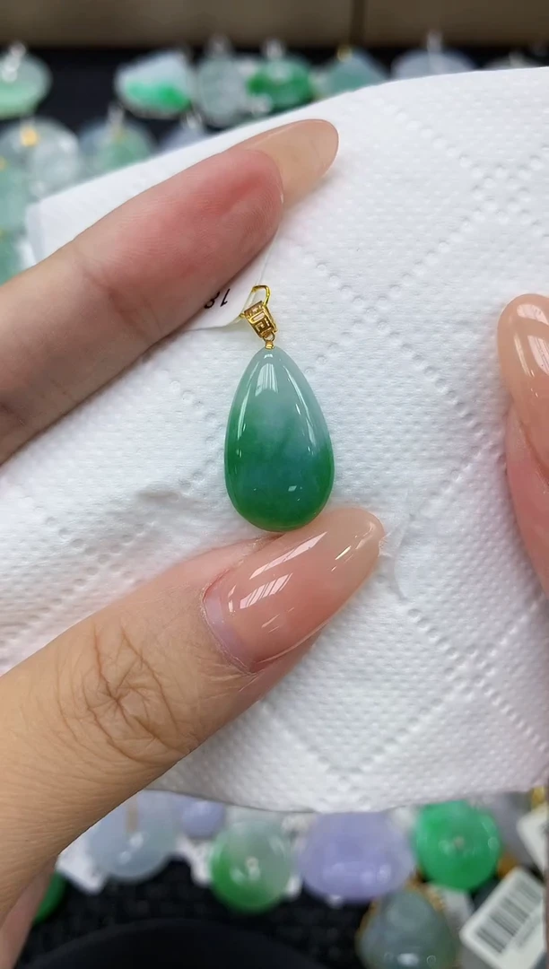 颈饰18K金镶嵌翡翠11111111111