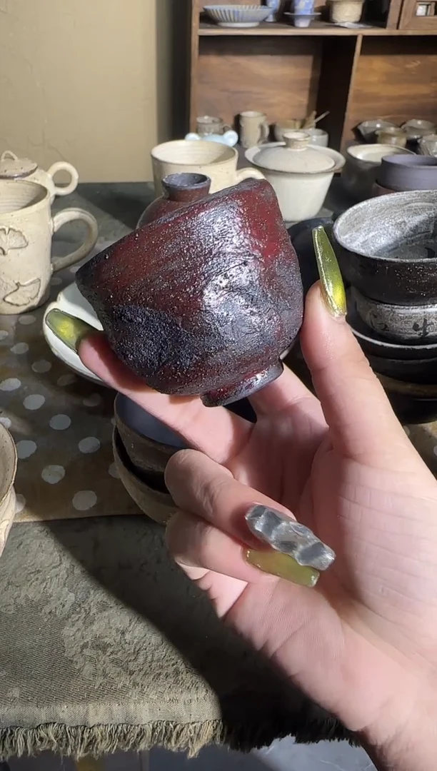 瓷片手作粉引马血红岩彩杯