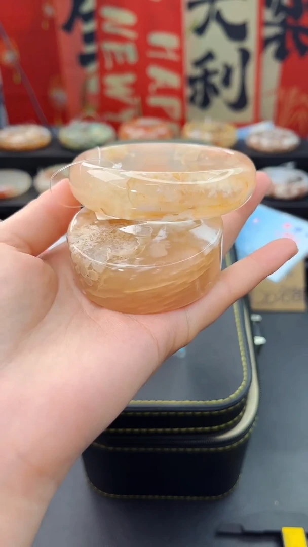 【闪购商品】石英质玉手镯未镶嵌赠送镯心（59圈口）无证书