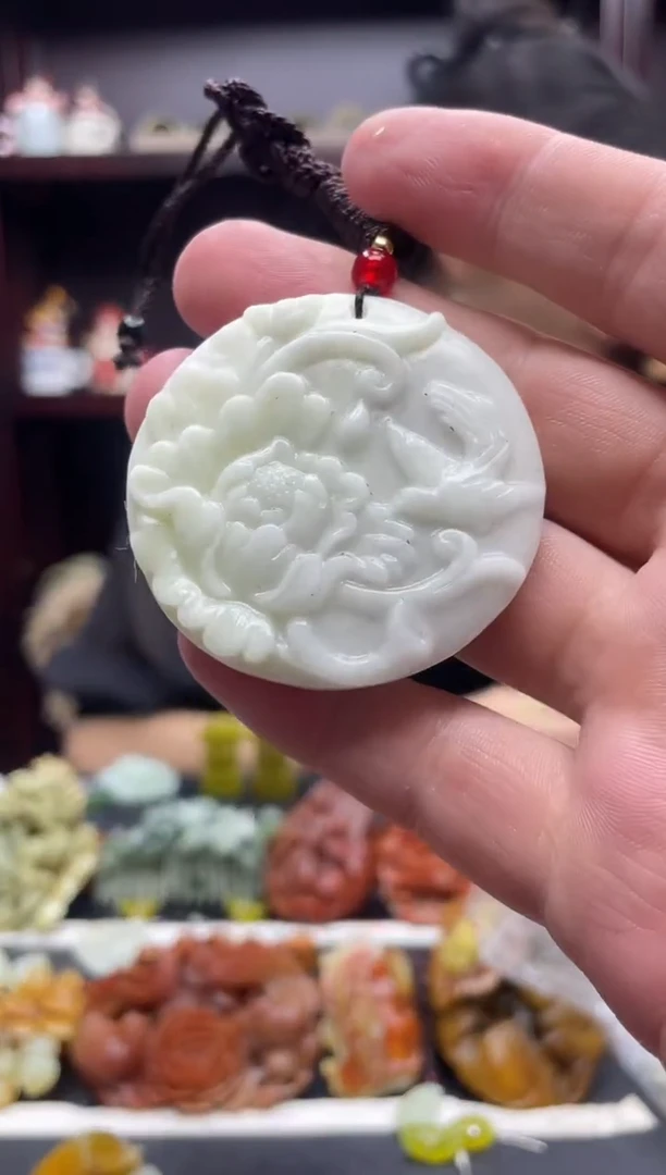 岫玉未镶嵌吊坠·