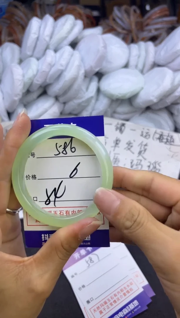 玛瑙/玉髓手镯未镶嵌586