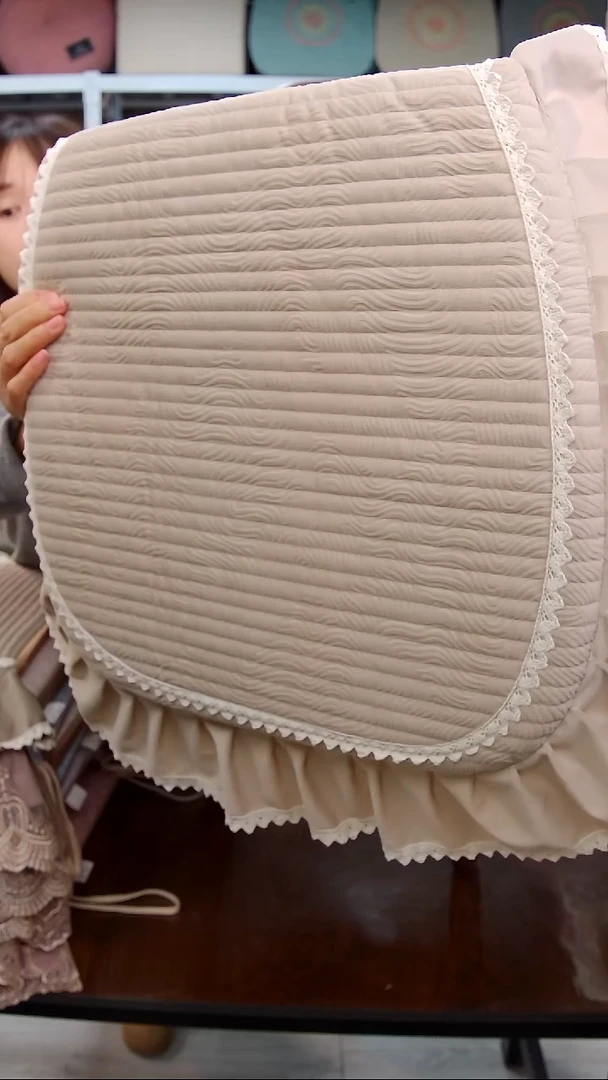 布细绒—横条：米色4个