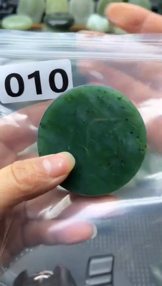未镶嵌和田玉珠宝半成品镯芯