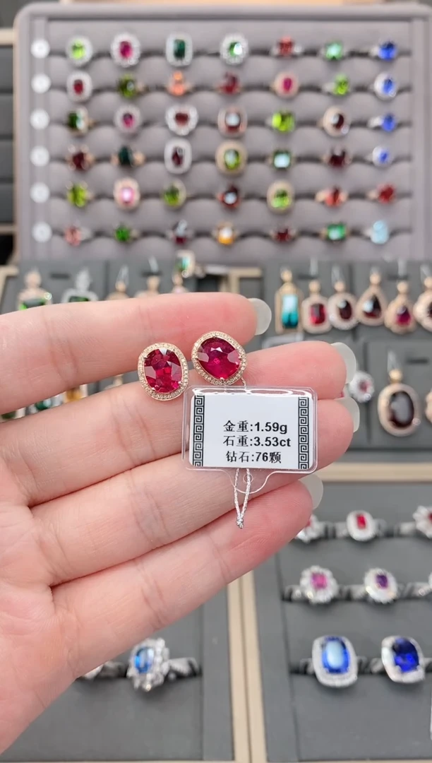 碧玺耳饰18K金镶嵌3.53  配钻