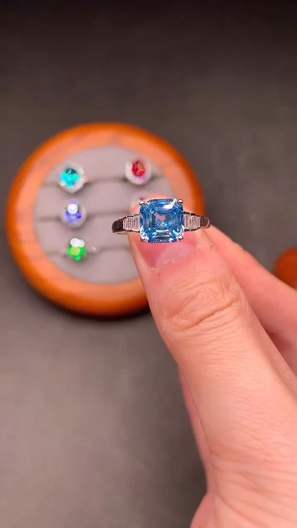 银S925镶嵌戒圈海蓝宝石······