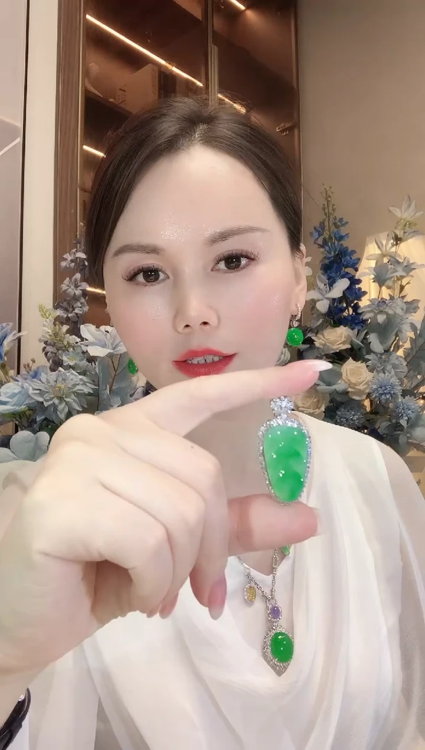 翡翠18K金镶嵌吊坠(不含链)W6