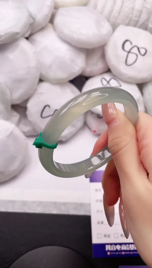 【闪购商品】石英质玉手镯未镶嵌15K76-55