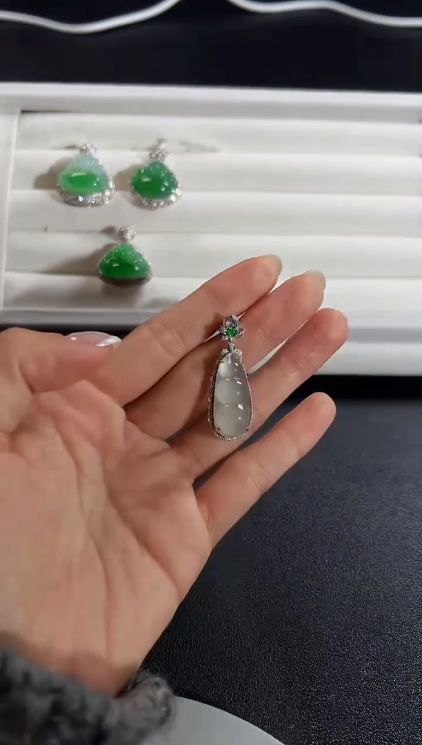 颈饰18K金镶嵌翡翠KHY1228-030