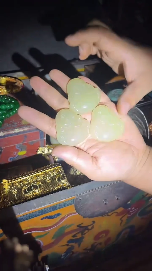 和田玉未镶嵌把件洗了佛把件.1件.羊油白