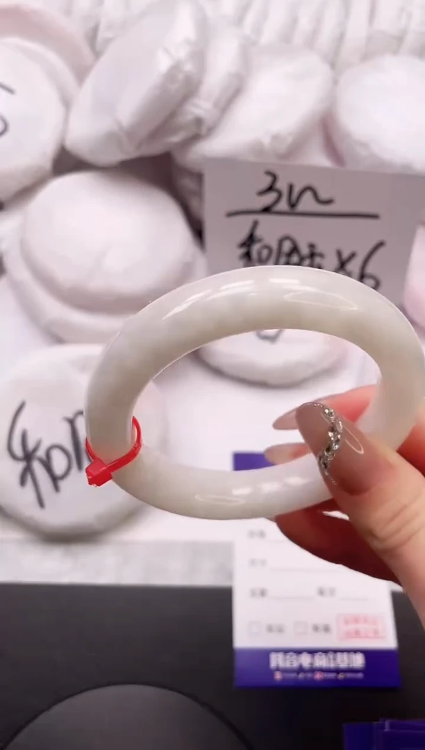 【闪购商品】和田玉手镯未镶嵌25K81-57