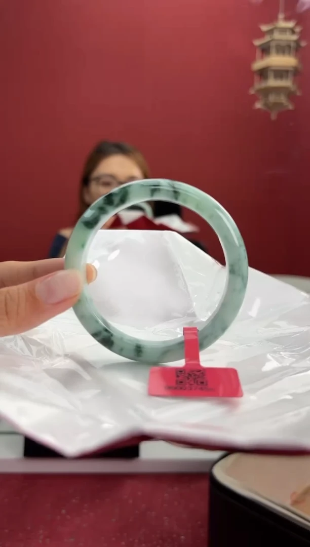 翡翠手镯未镶嵌18手镯