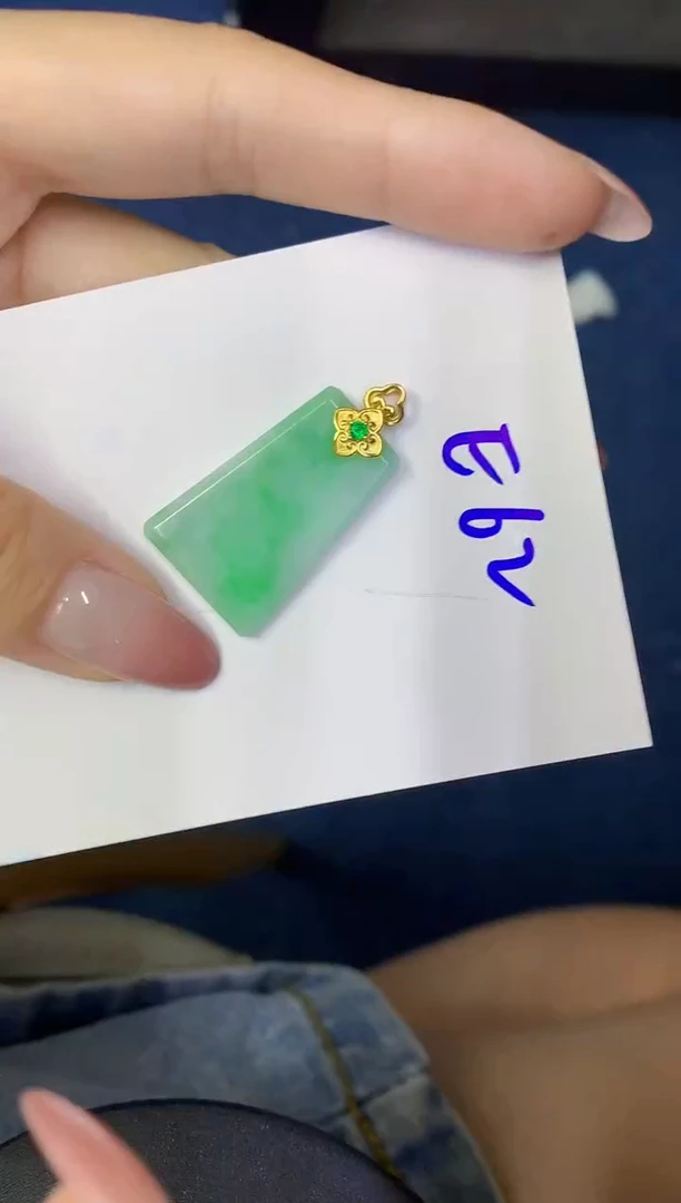 翡翠未镶嵌颈饰缅甸天然翡翠A货
