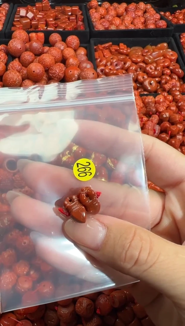 南红玛瑙未镶嵌颈饰1