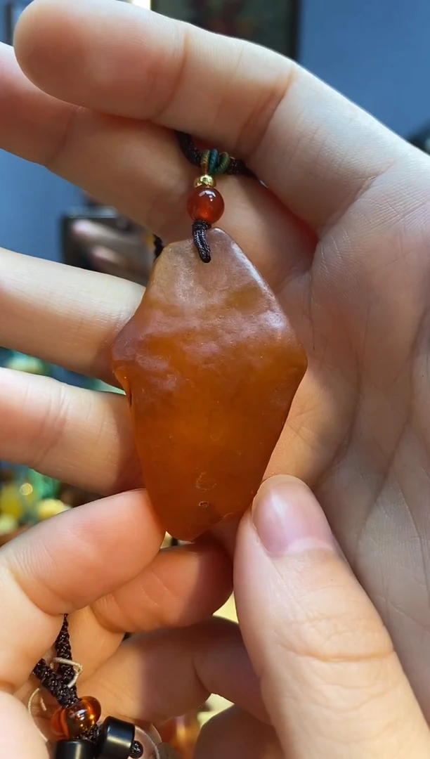 未镶嵌颈饰琥珀吊坠