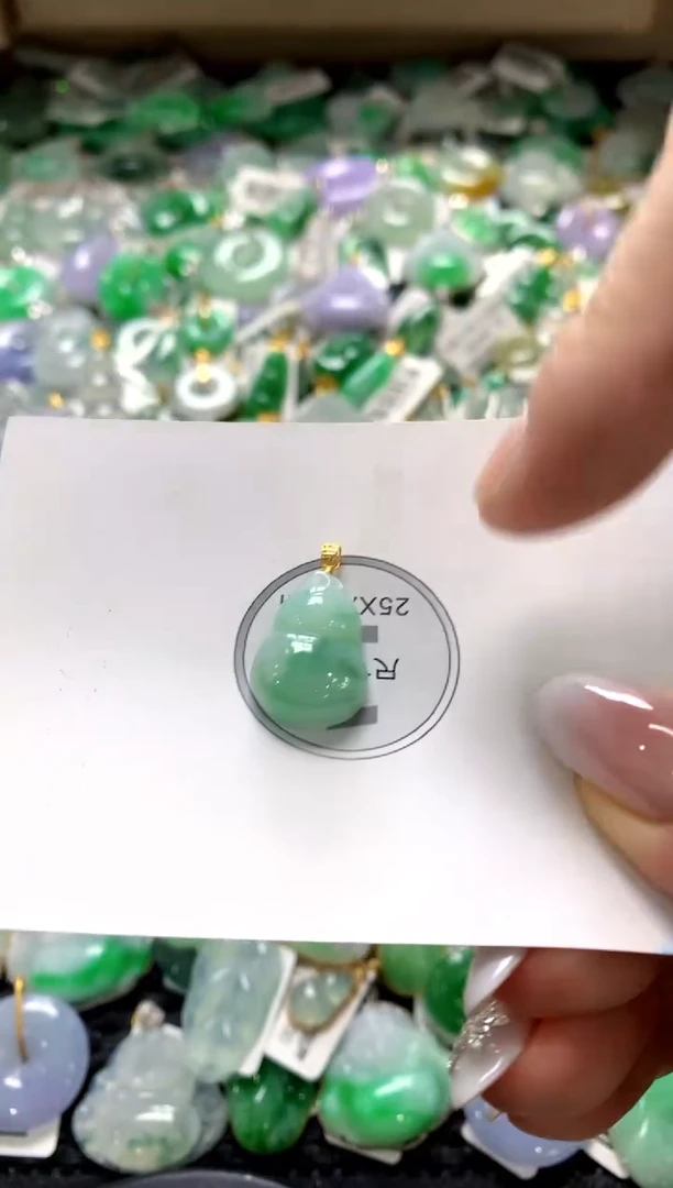 颈饰18K金镶嵌翡翠1111111111111111