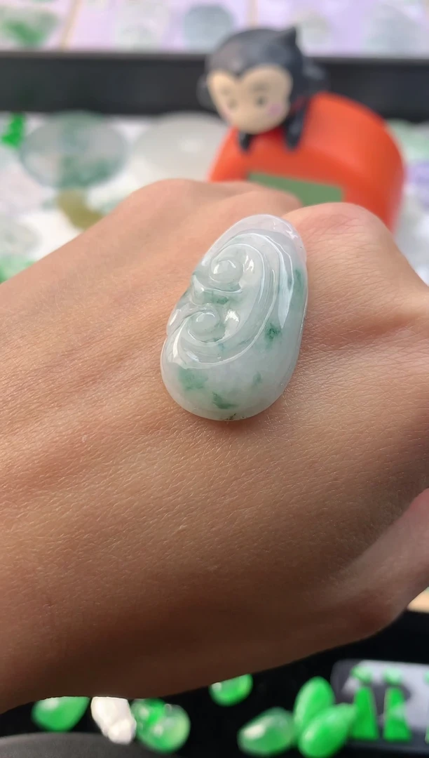 【闪购商品】翡翠裸石翡翠A货飘绿如意吊坠