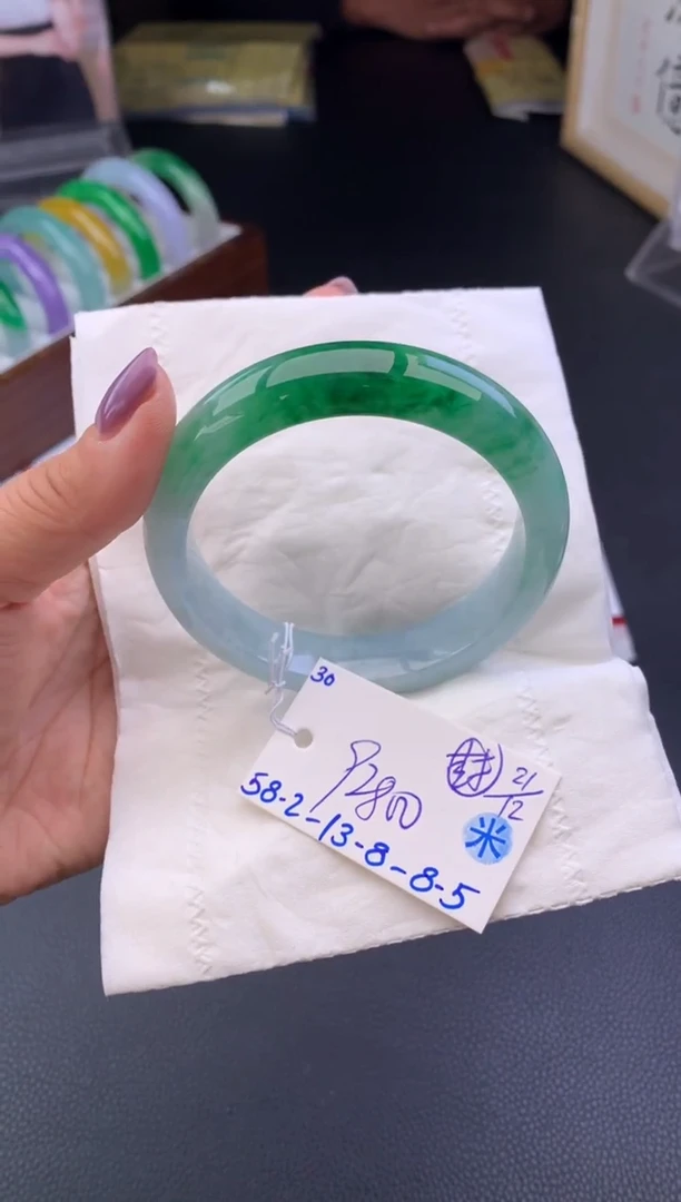 未镶嵌手镯翡翠假一赔三   手镯