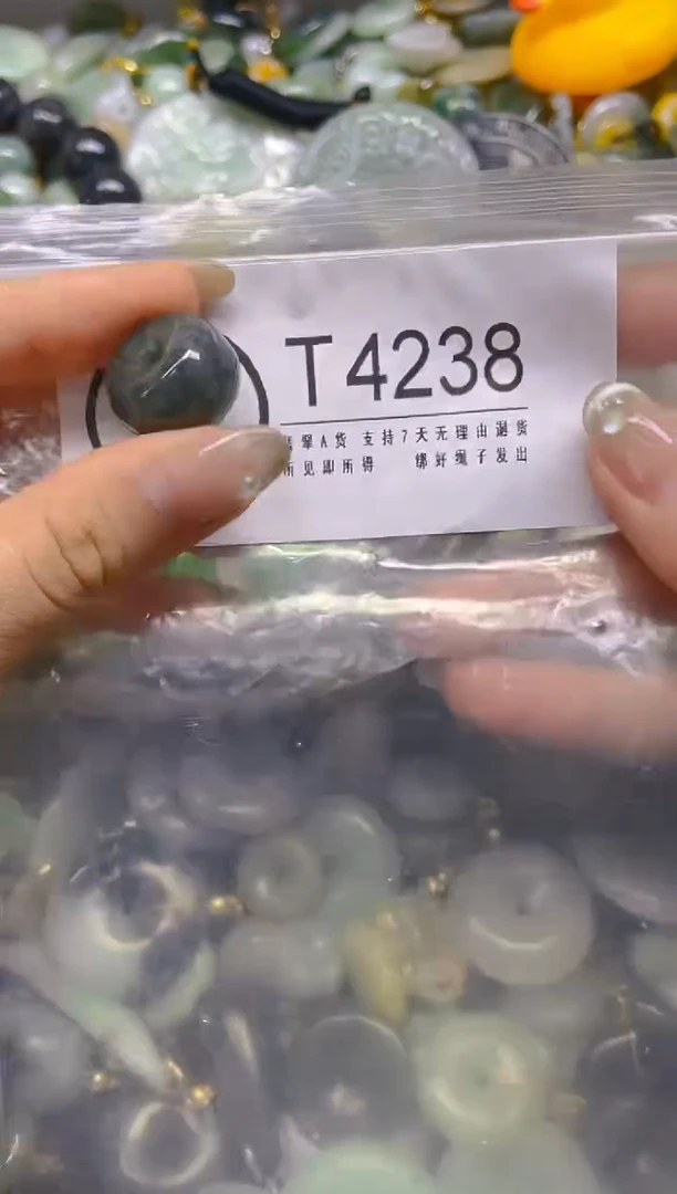 翡翠未镶嵌颈饰/T/翡翠A货,一件也是批发价
