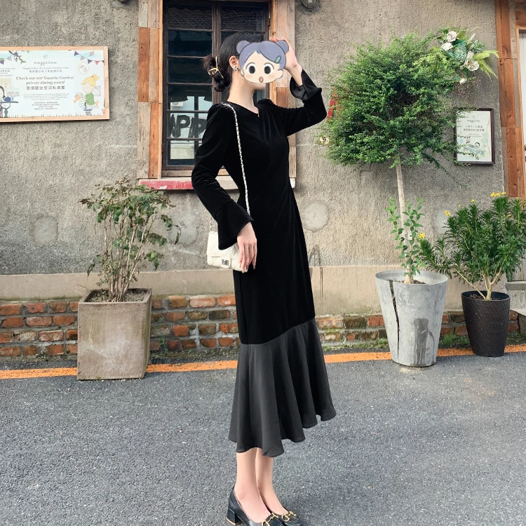 法式赫本风黑色圆领长袖连衣裙女秋季高级感气质拼接荷叶边鱼尾裙