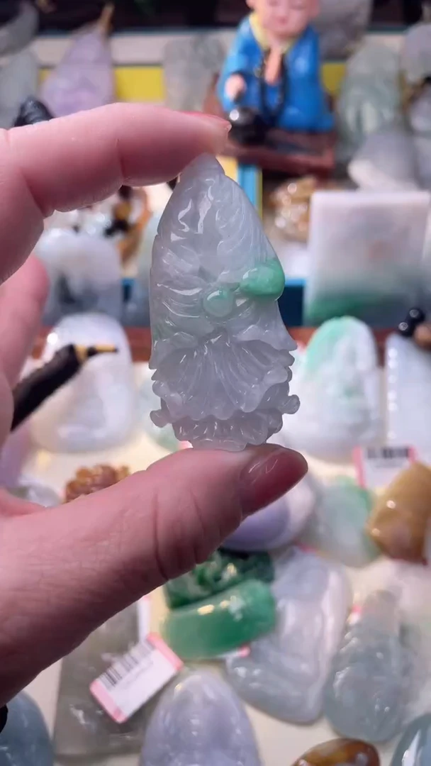 翡翠未镶嵌颈饰白菜