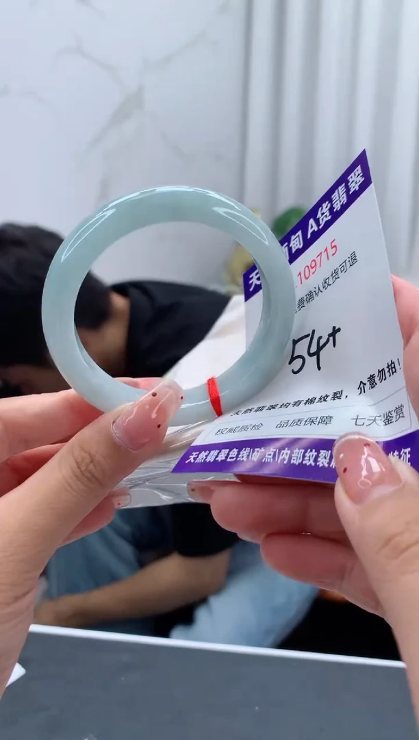 未镶嵌手镯翡翠有纹，完美者勿拍