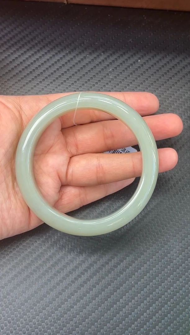 未镶嵌手镯和田玉且末微色差近矿60