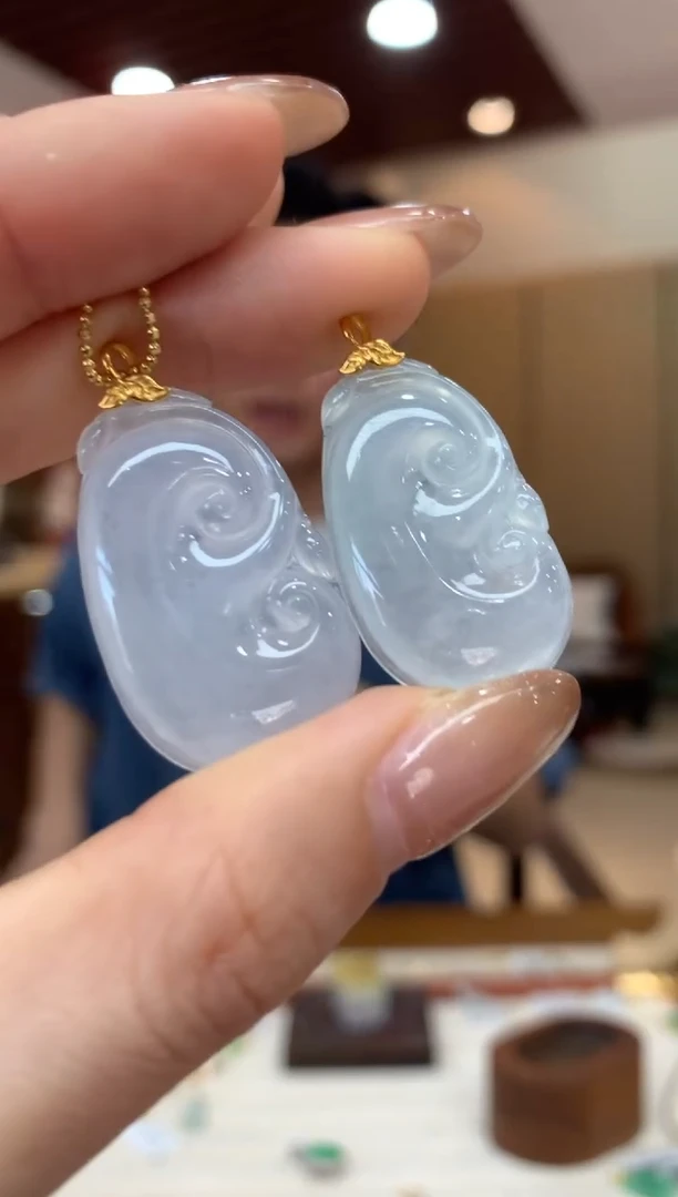 吊坠(不含链)18K金镶嵌翡翠如意多样性发货1件