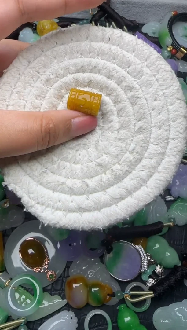 颈饰未镶嵌翡翠缅甸翡翠吊坠