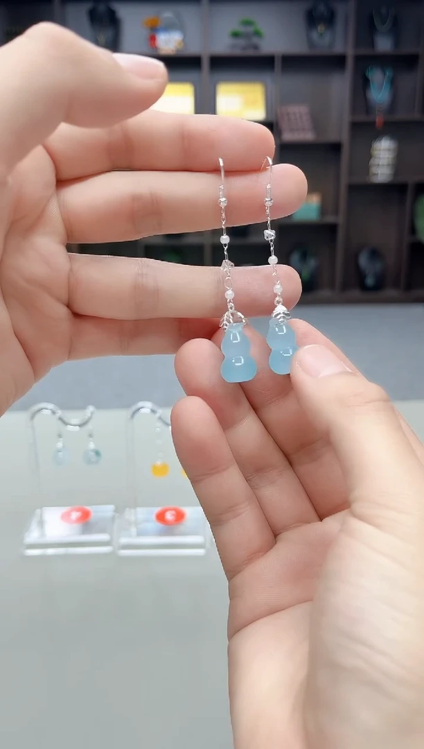 未镶嵌石英质玉（天山翠）耳饰535000