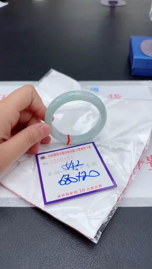 翡翠手镯未镶嵌1