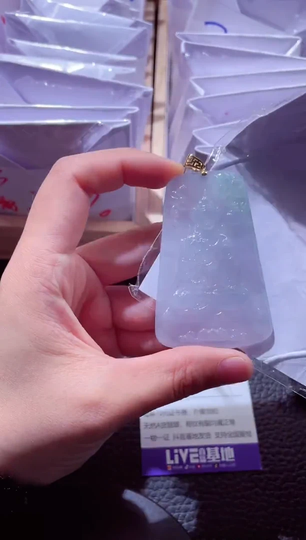 颈饰18K金镶嵌翡翠00001772大势至