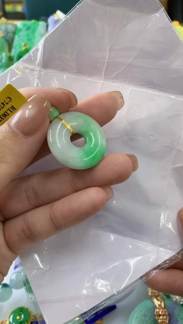 翡翠18K金镶嵌吊坠(不含链)缅甸翡翠挂件