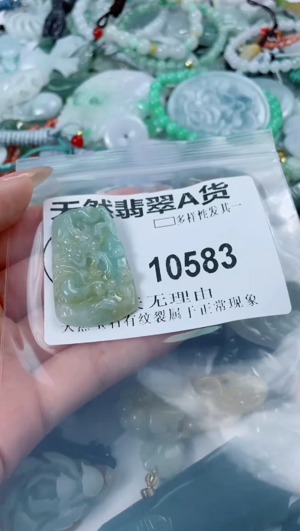 翡翠未镶嵌颈饰10583