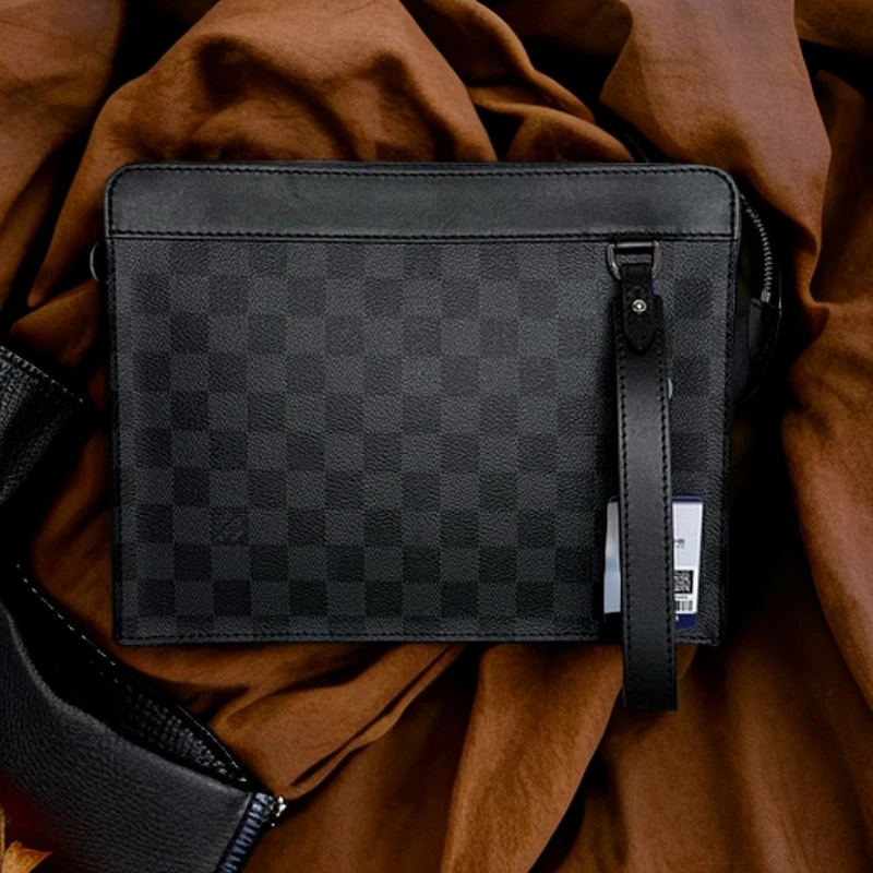 99新 LouisVuitton/路易威登 98新/4714时尚芯片款黑棋盘格手拿包