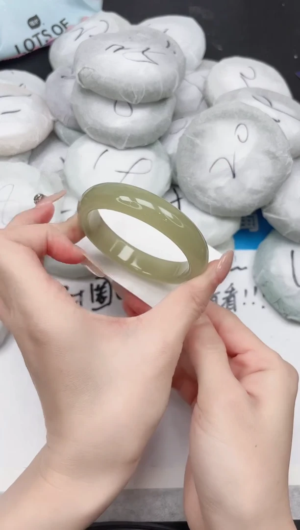 未镶嵌手镯石英质玉308-56.7