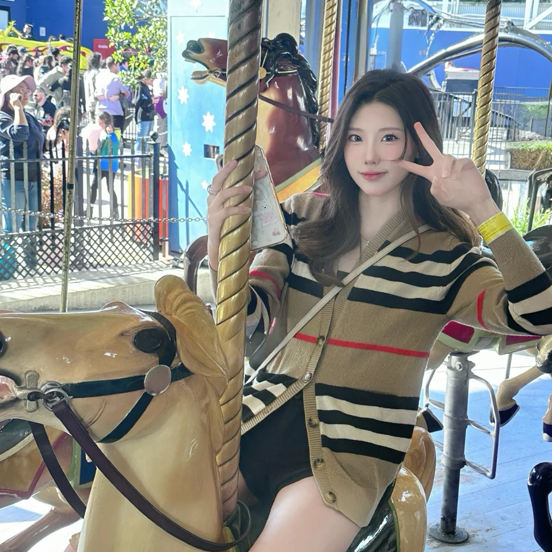 未使用 BURBERRY/博柏利 针织长袖条纹 卡其色/14Y