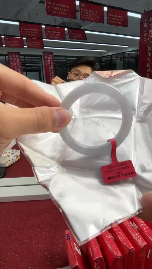 未镶嵌手镯（圆镯）翡翠翡翠手镯5