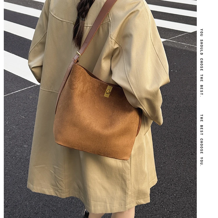 5111#水桶包锁扣磁扣单肩包国产包包韩版托特包百搭大包包