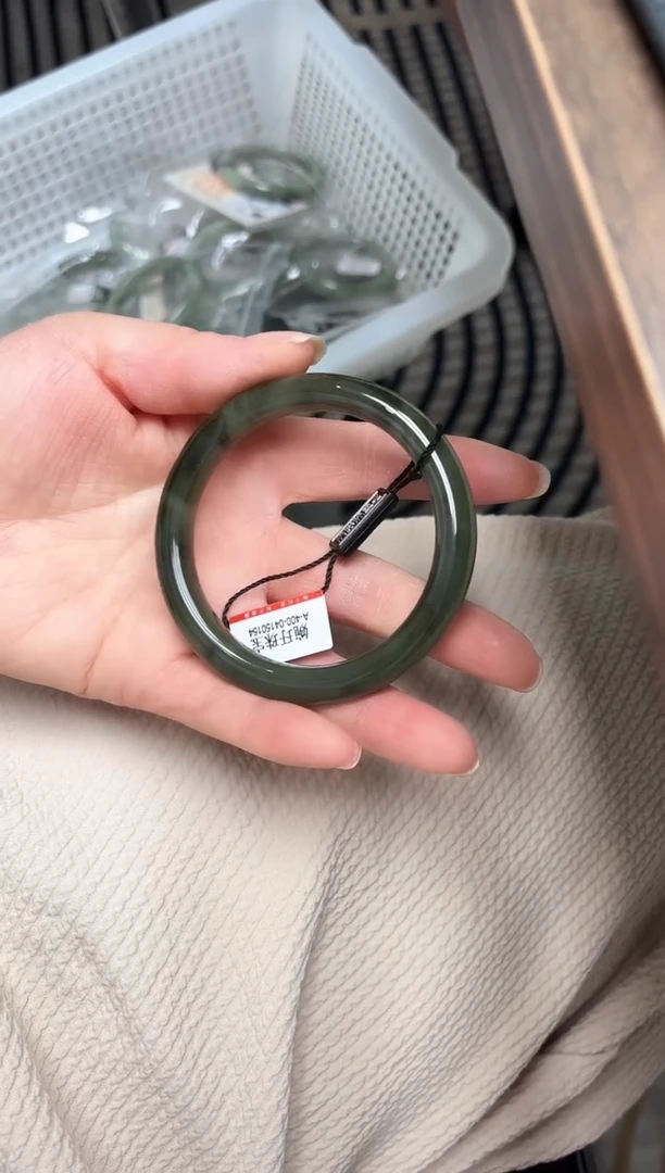 和田玉手镯未镶嵌A-29圈口59微瑕