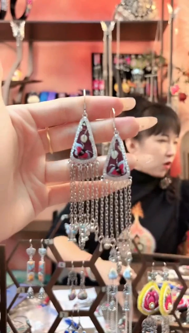 织绣云织谣民族风精美饰品   170