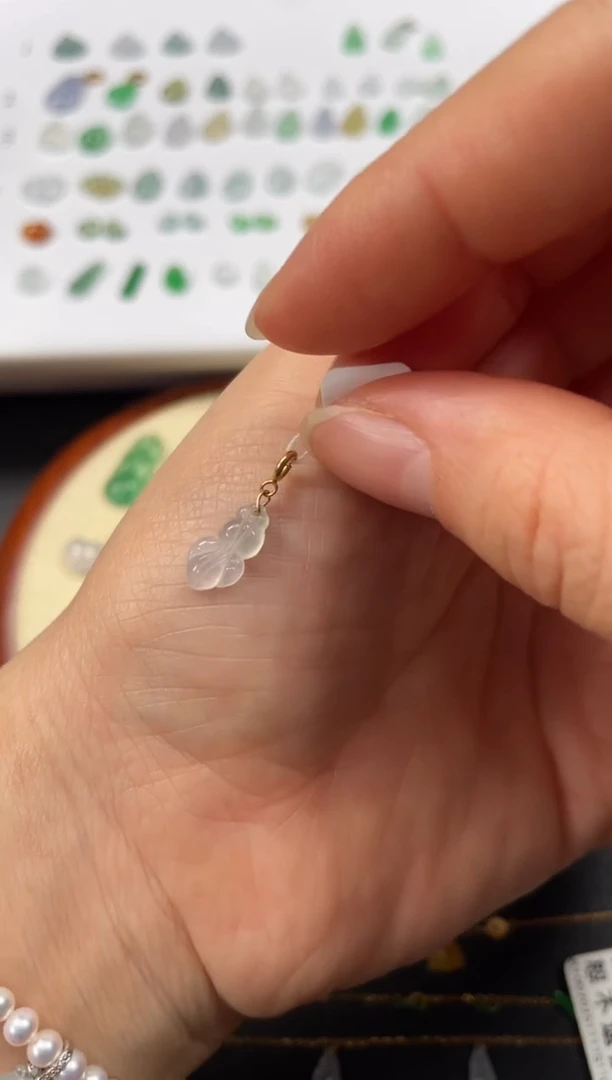 吊坠(不含链)18K金镶嵌翡翠一个JK710