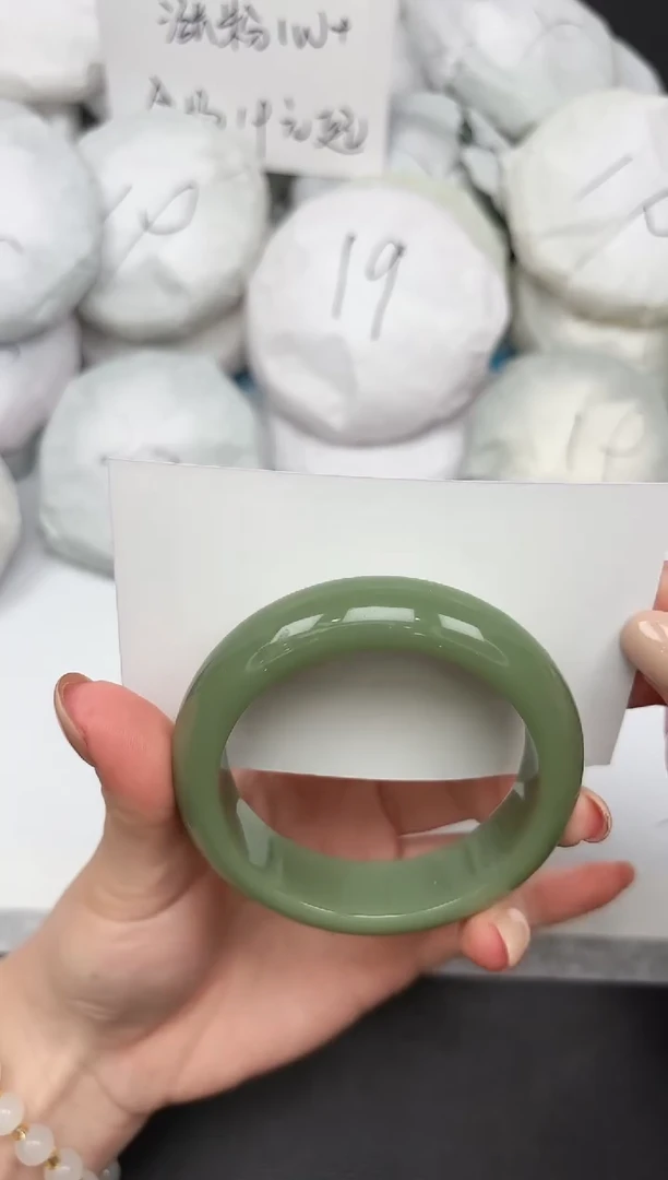 未镶嵌手镯石英质玉216/52.4