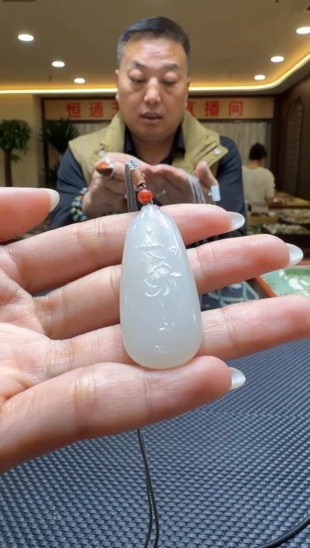 颈饰未镶嵌和田玉挂件